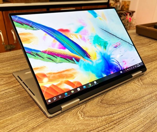 Laptop Dell XPS 13 7390 2 in 1 Sliver/CPU: Core™ i7-1065G7 | Memory: 16 GB LPDDR3 at 2133 MHz | SSD: 512GB PCIe-NVMe |VGA: Intel UHD Graphics| Display: 13.3