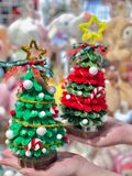  Cây thông Noel kẽm nhung 