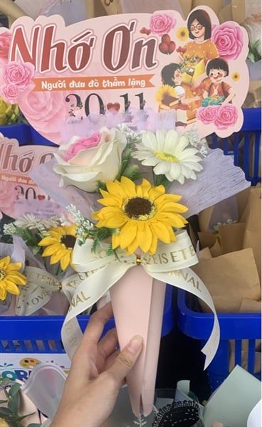  Bó hoa ống ốc quế 3 bông 