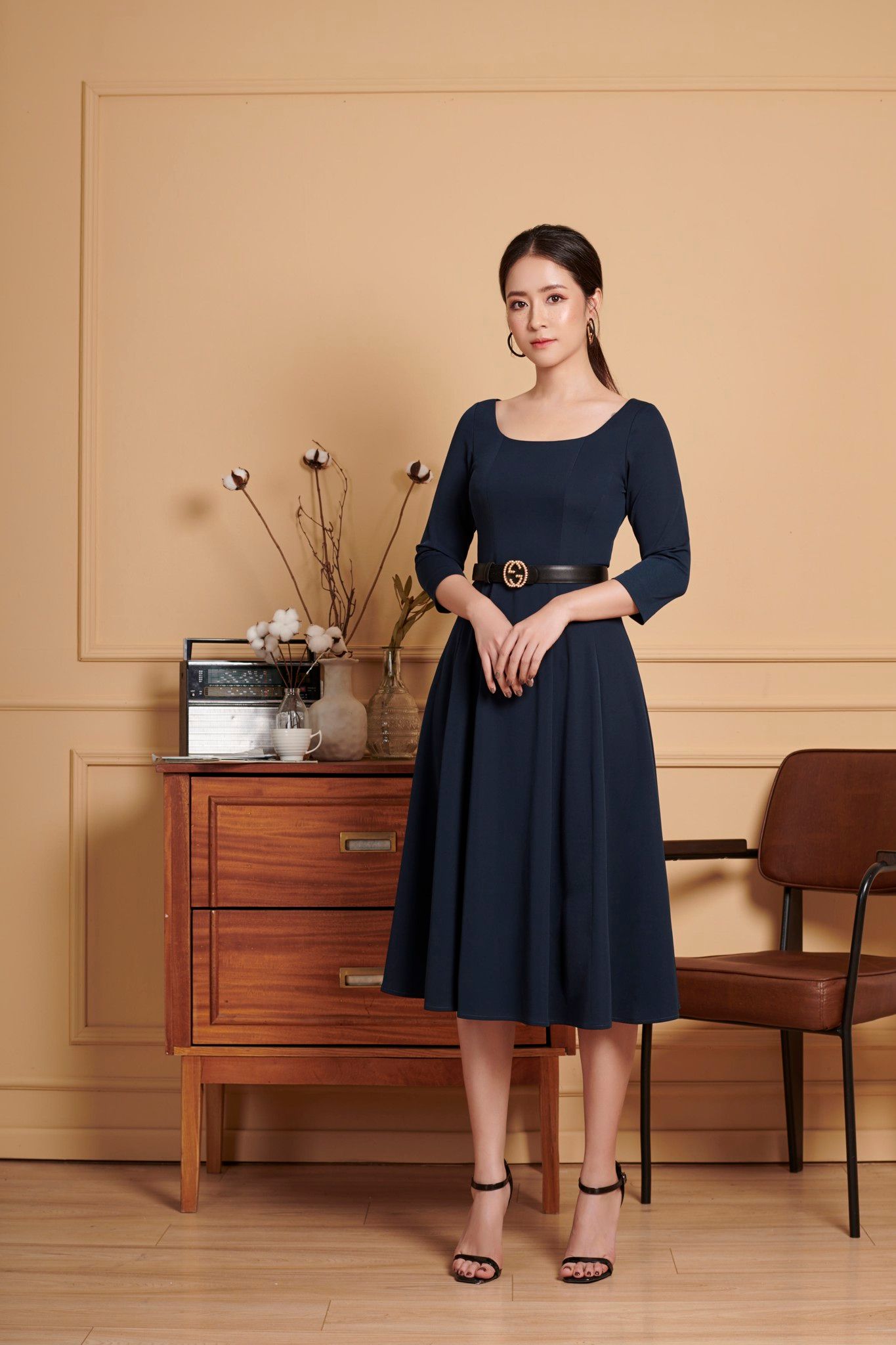 Đầm xòe hoa văn xanh 2 dây chữ u