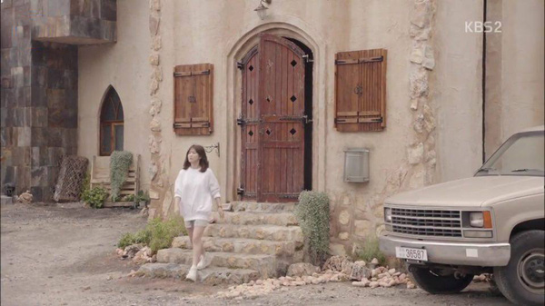 Đôi sneaker trắng hơn 8 triệu của Song Hye Kyo cháy hàng chỉ trong chốc lát Đôi sneaker trắng hơn 8 triệu của Song Hye Kyo cháy hàng chỉ trong chốc lát