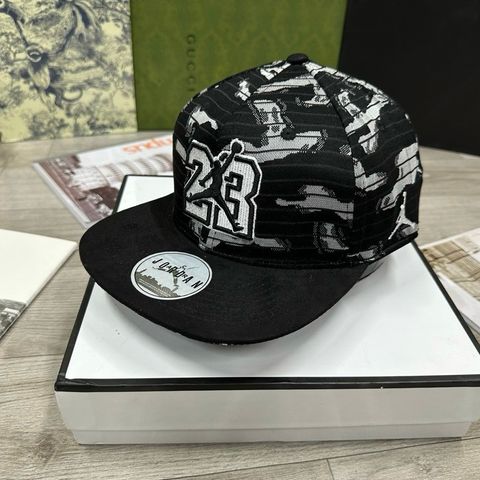 Snapback Jordan23 Đen Trắng
