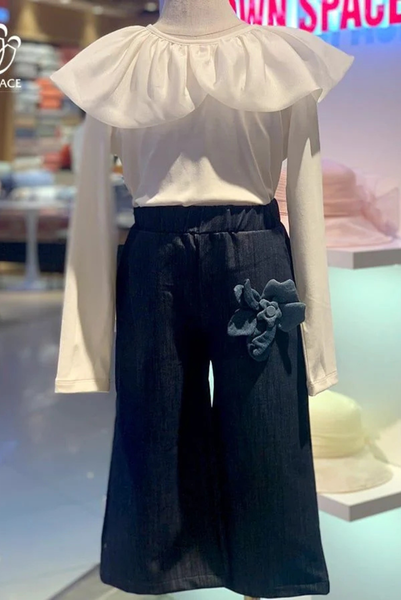 Áo Nỉ Cotton Bé Gái Cổ Bèo Cách Điệu Màu Trắng | Crown Space CKGL5141208