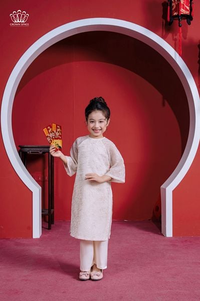 Áo Dài Tơ Bé Gái Màu Hồng Tinh Tế, Hiện Đại, Thanh Lịch | Crown Space CKGL9942101
