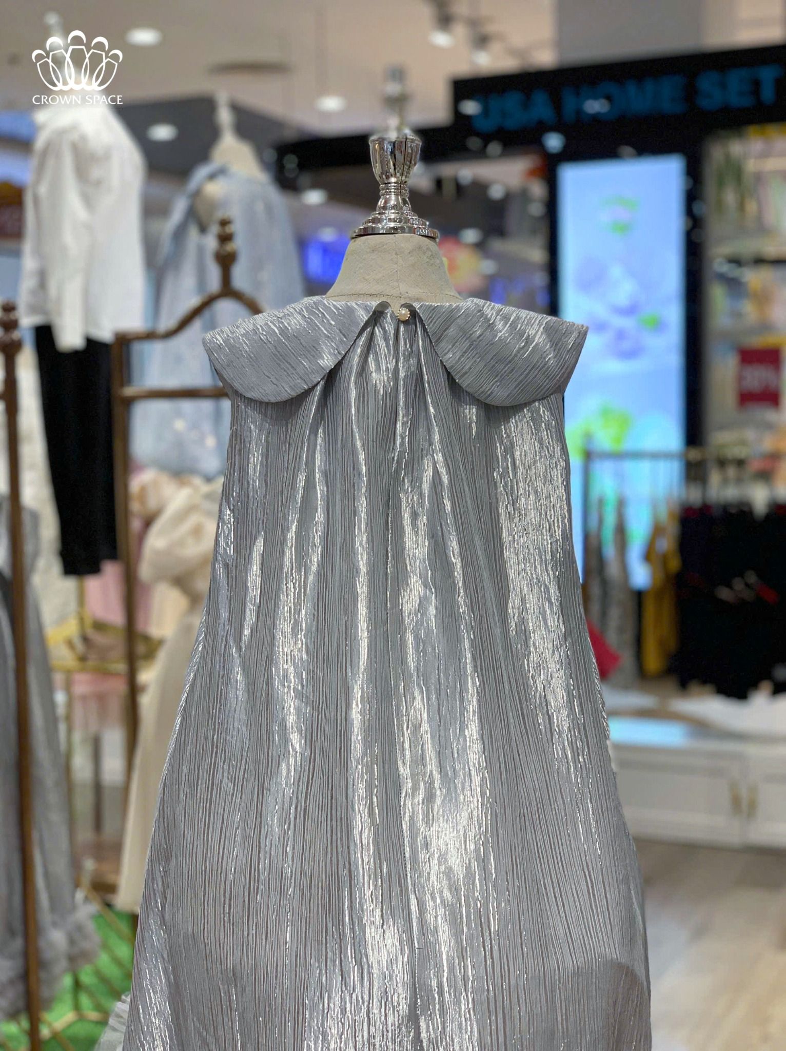  Váy Cộc Tay Bé Gái Chất Liệu Lụa Cao Cấp, Năng Động Và Thanh Lịch | Crown Space CKGS3850109 