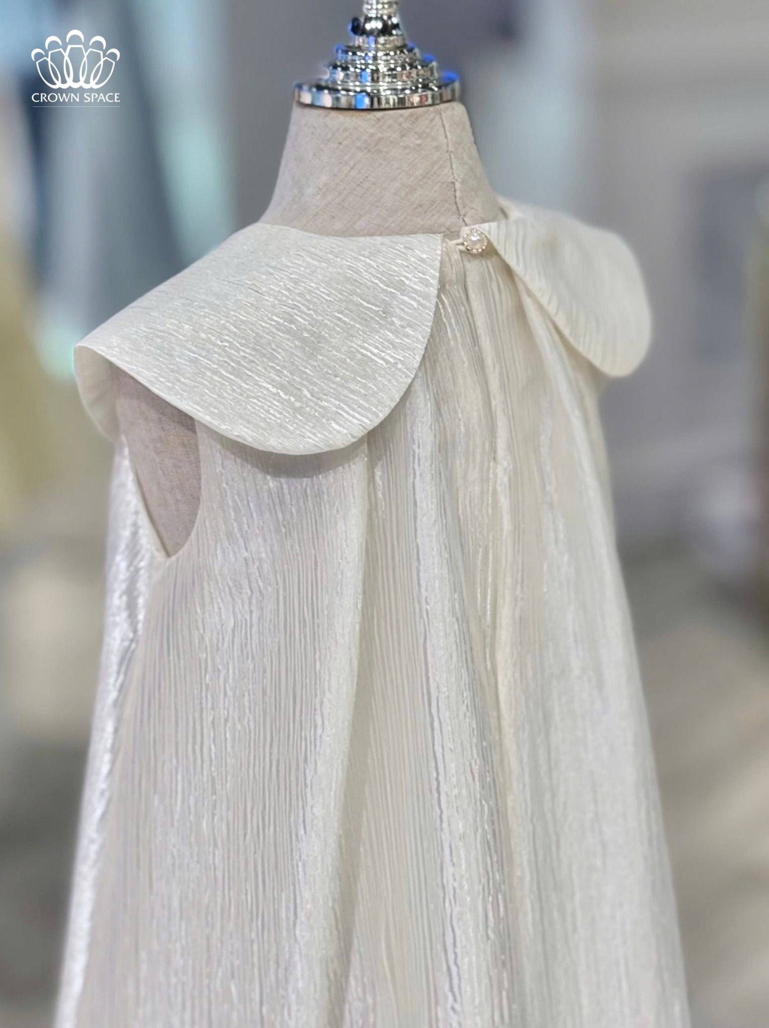  Váy Cộc Tay Bé Gái Chất Liệu Lụa Cao Cấp, Năng Động Và Thanh Lịch | Crown Space CKGS3850109 