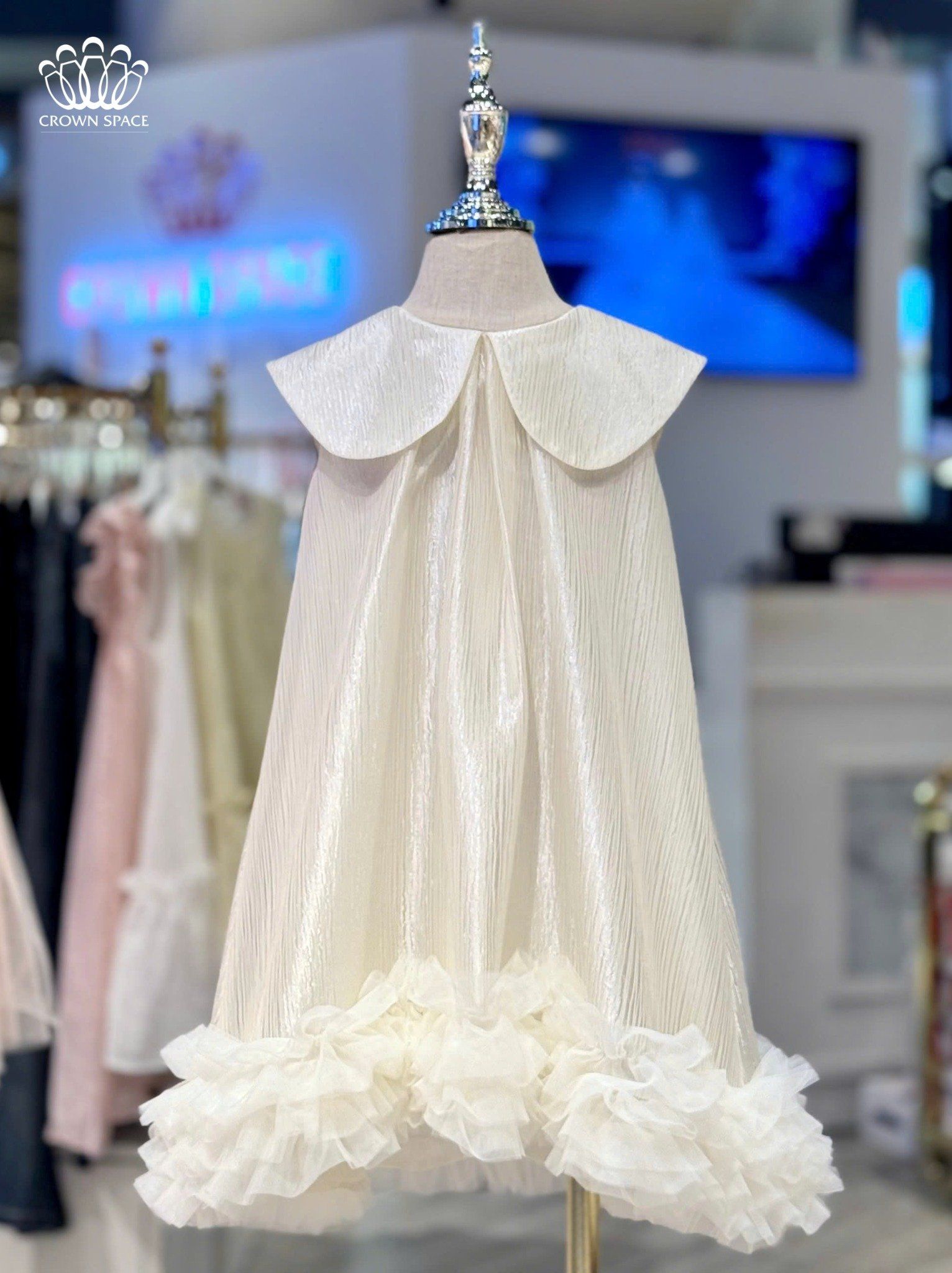  Váy Cộc Tay Bé Gái Chất Liệu Lụa Cao Cấp, Năng Động Và Thanh Lịch | Crown Space CKGS3850109 