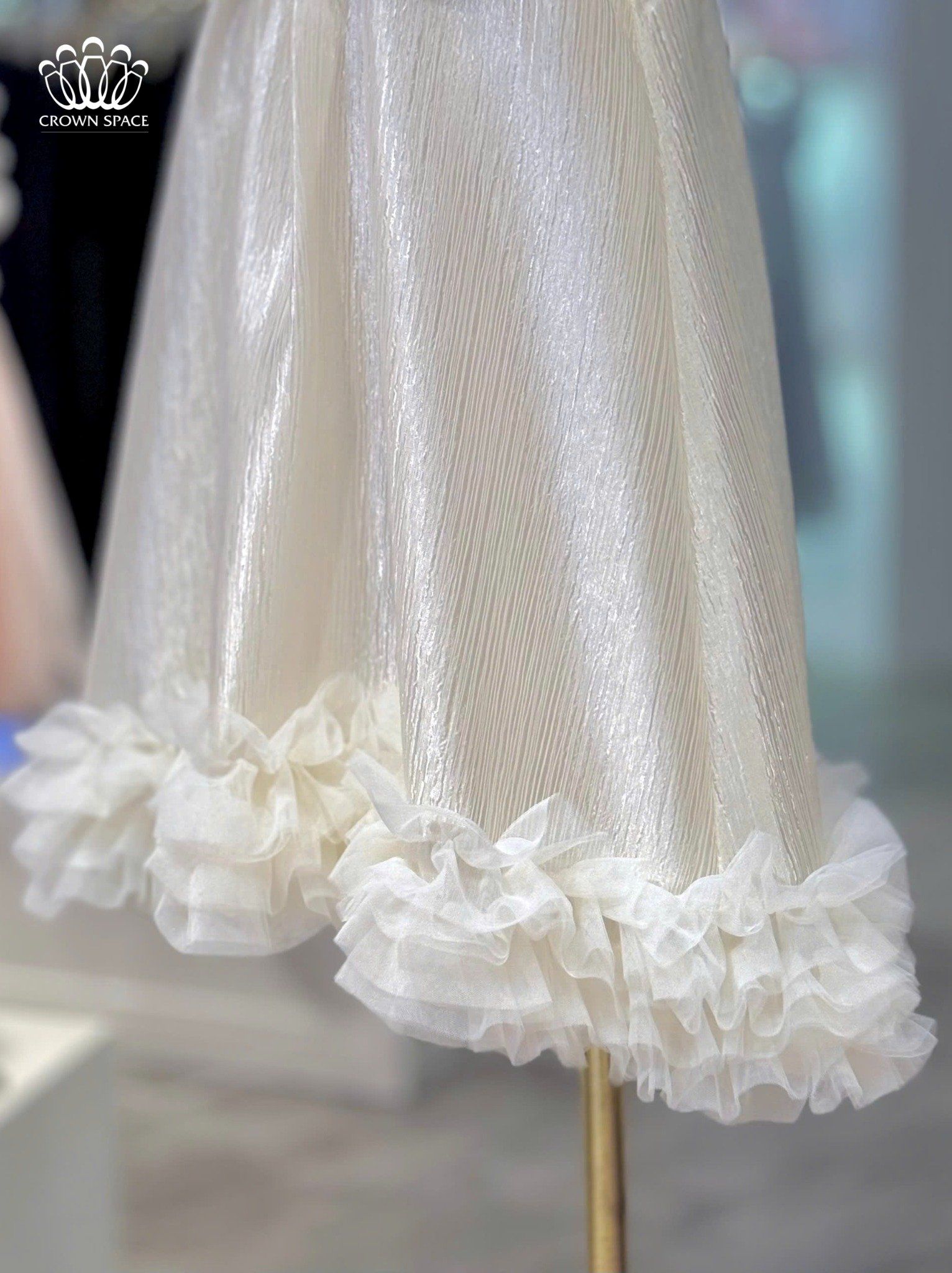  Váy Cộc Tay Bé Gái Chất Liệu Lụa Cao Cấp, Năng Động Và Thanh Lịch | Crown Space CKGS3850109 