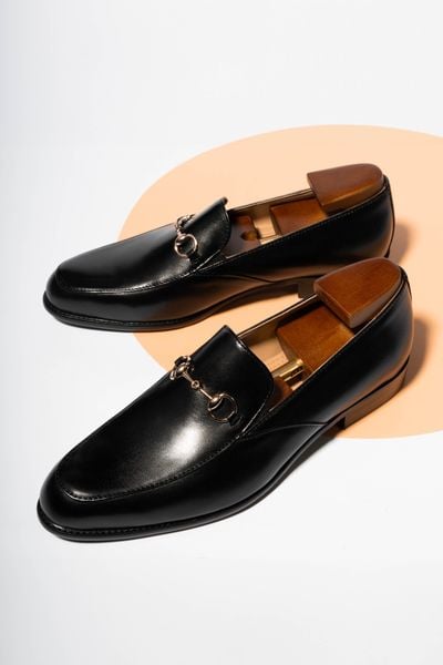 Giày đen tag vàng ADAM STORE - M5L68DN