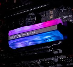 SSD KLEVV CRAS C700 RGB 240GB NVMe Gen3x4 M.2 2280 SSD (K240GM2SP0-C7R)