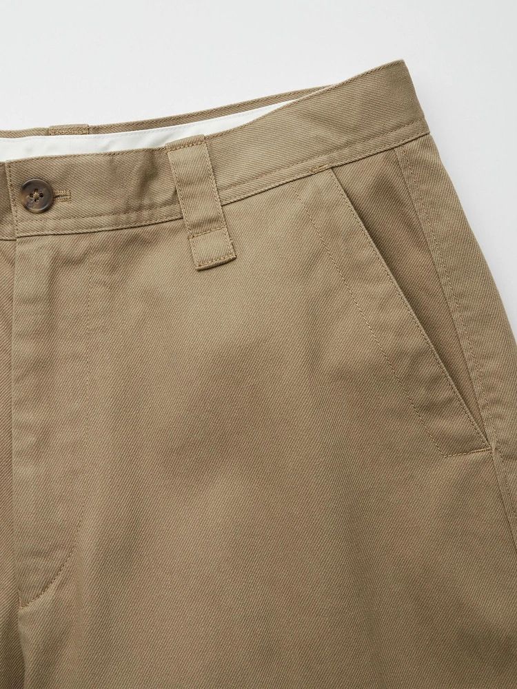  Quần Chinos Uni Ổng Rộng dành cho Nam. Chất quần 100% cotton dày dặn, form quần wide fit dễ mặc. 