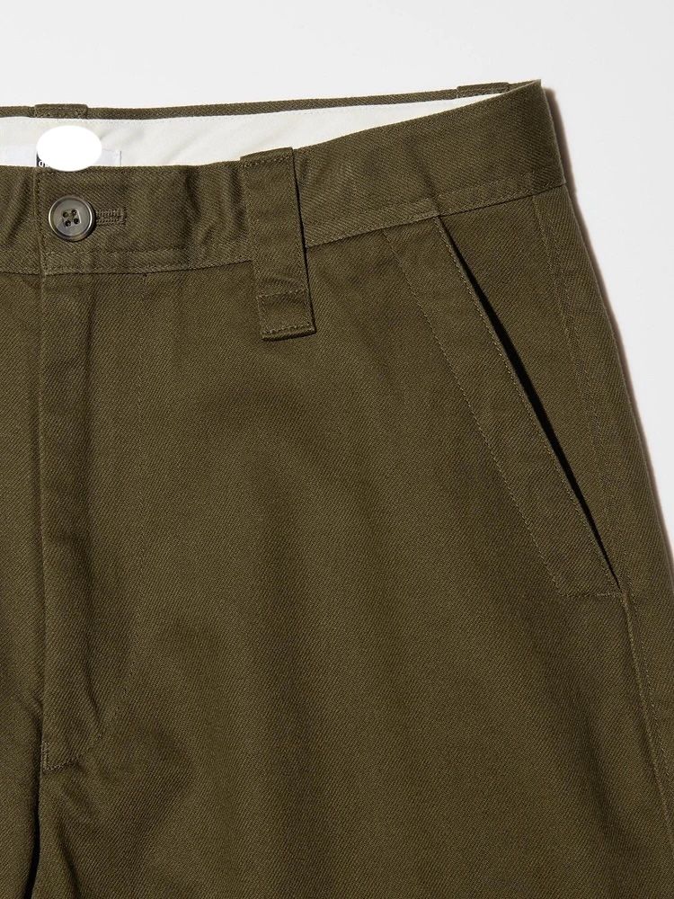  Quần Chinos Uni Ổng Rộng dành cho Nam. Chất quần 100% cotton dày dặn, form quần wide fit dễ mặc. 