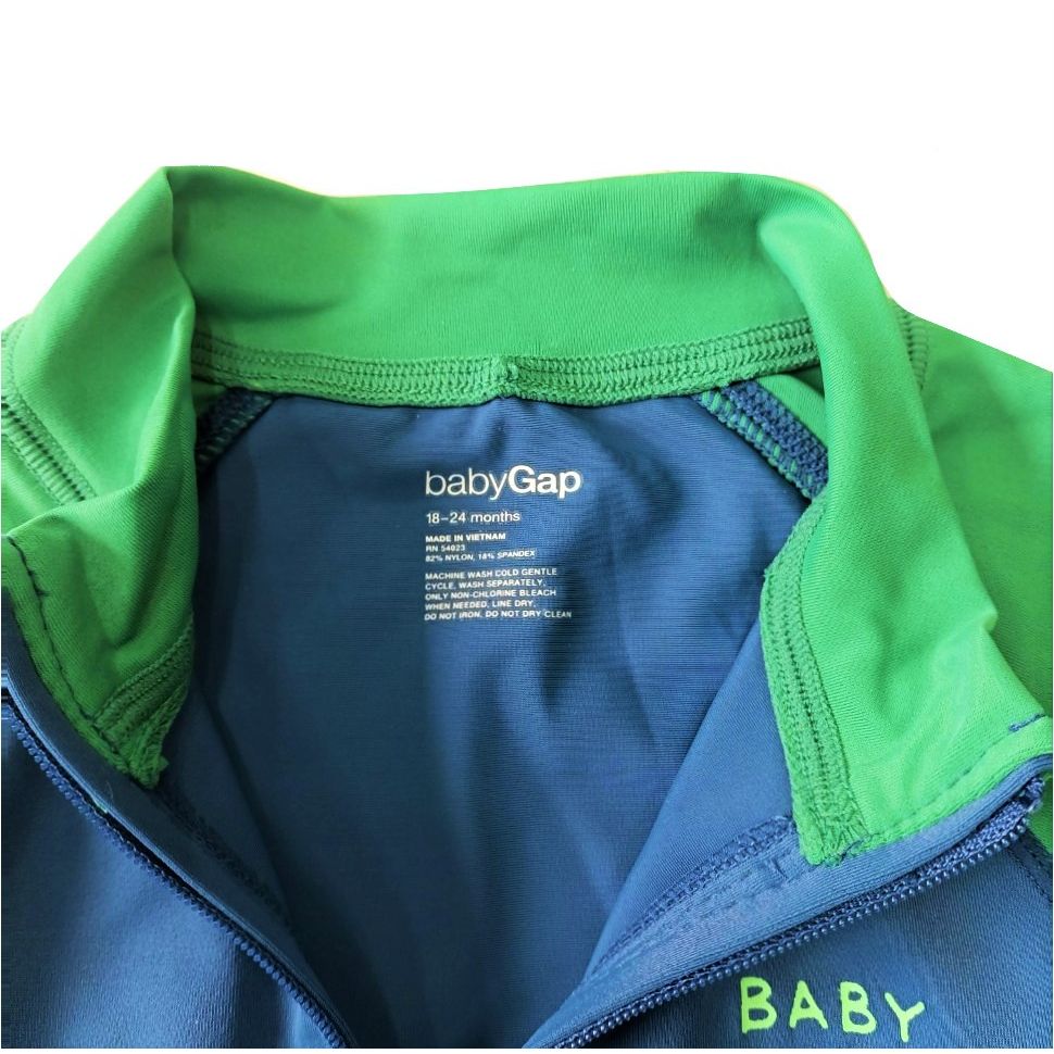  Set 2 áo bơi GAP Baby dành cho Bé Chất vải mềm, co giãn thoải mái. Chống nắng UPF 50+. Hàng chính hãng xịn 100%. 