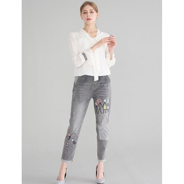  Quần Jeans thêu LaRacee xuất Hàn dành Nữ. Lưng chun dây rút tiện lợi. Form cropped baggy in họa tiết. Chất jeans mềm 