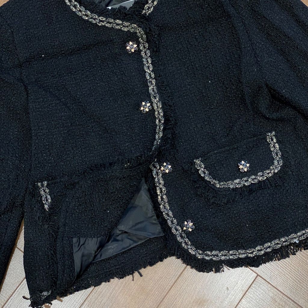 QCC0063 KHOÁC DẠ ĐEN PHỐI VIỀN NÚT HOA