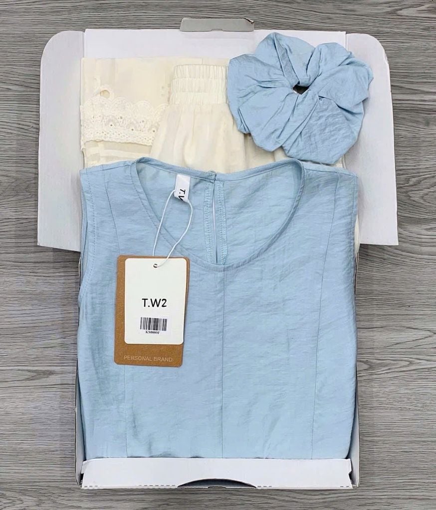 KS0889-Set áo tơ xanh, quần suông thêu hoa Kem (kèm cột tóc)