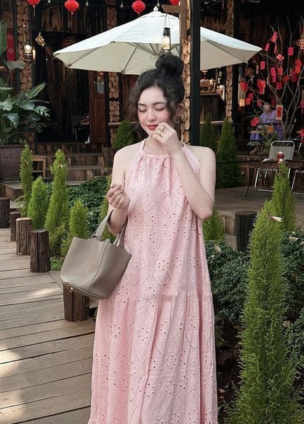 ĐẦM MAXI THÊU QC HỒNG