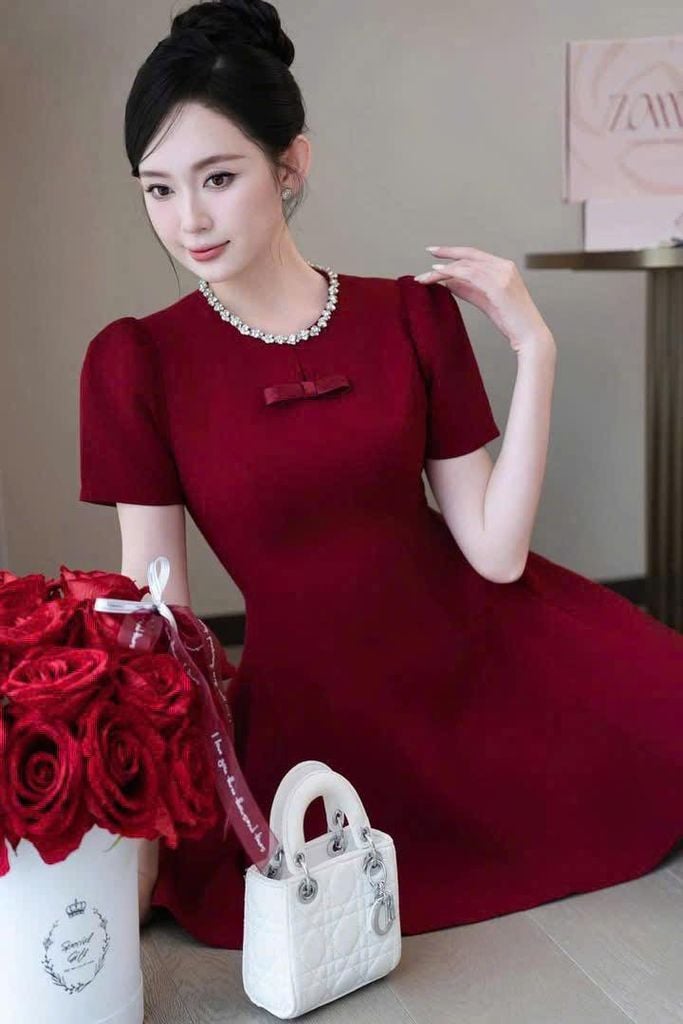 VGU8994-Đầm xòe ngắn viền cổ đính đá Đỏ