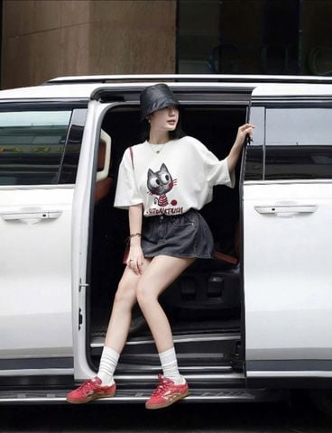VGU9067-Set áo thun trắng in mèo, CV jean ngắn CC
