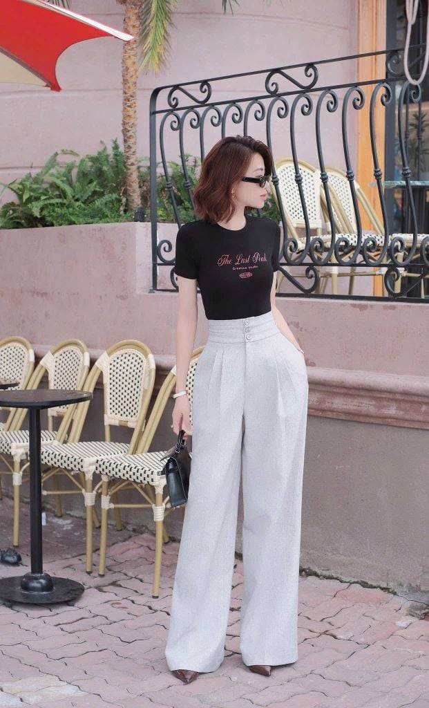 TQ1689-Set áo thun đen in chữ, quần dài Xám