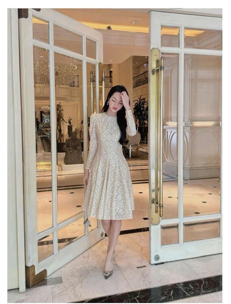 VGU8952-Đầm ren hoa tay dài