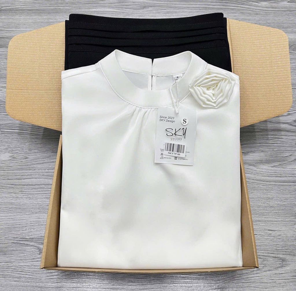 SKY7574-Set công sở vai áo đính hoa, CV bút chì Đen