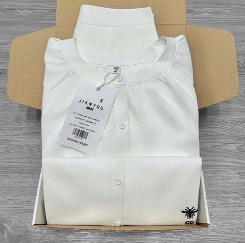 TB7577-Set áo tay dài thêu họa tiết, quần short Trắng