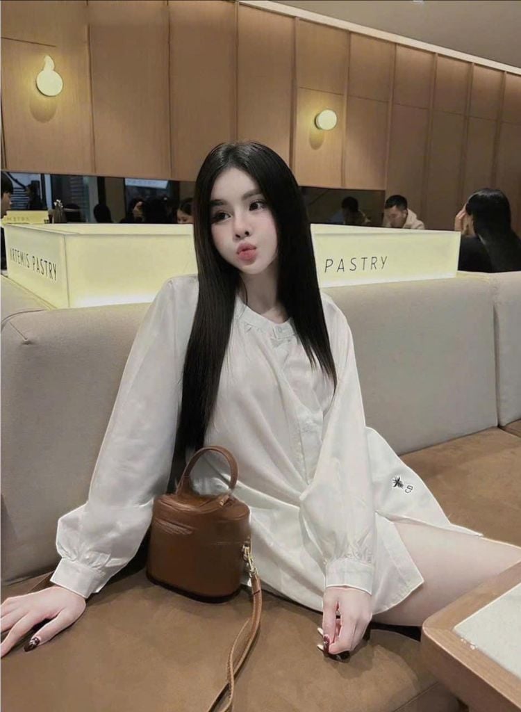 TB7577-Set áo tay dài thêu họa tiết, quần short Trắng