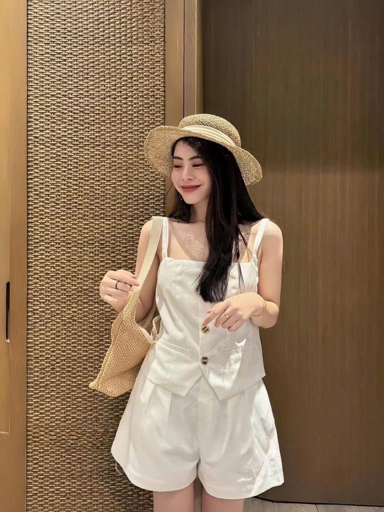 VGU9324-Set áo 2 dây, quần short Trắng