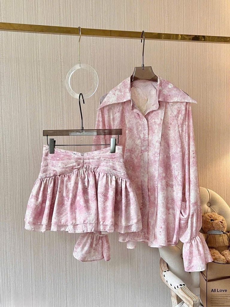 VGU9452 SET SƠMI HỌA TIẾT, CV NGẮN (HỒNG)