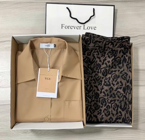 VGU9456-Set áo sơ mi tay dài nâu, quần short họa tiết beo