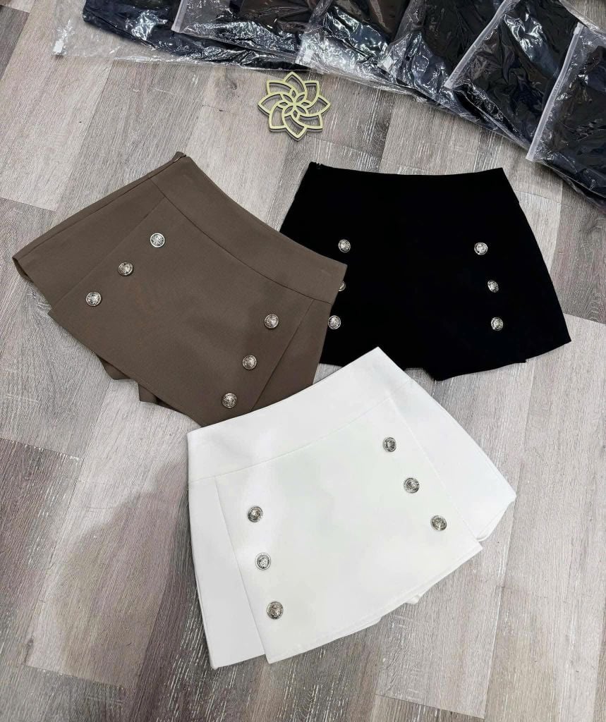 VGU9541-Quần short kiểu phối nút Đen