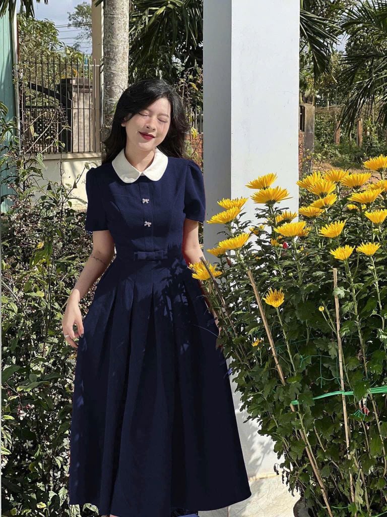 SKY7753-Đầm xòe  phối cổ sen đính nơ Đen