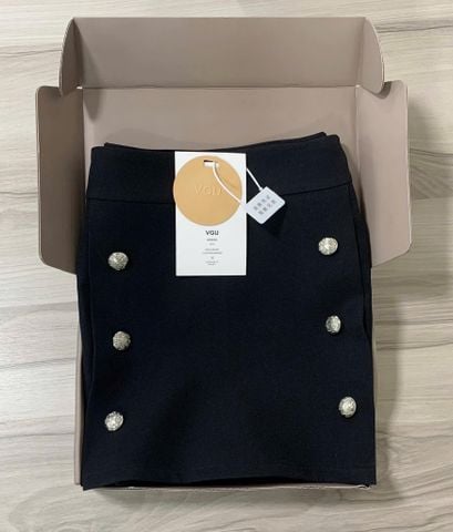 VGU9541-Quần short kiểu phối nút Đen
