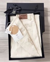VGU9558-Quần jean túi sau thêu logo Kem