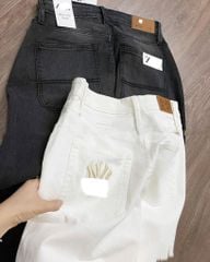 VGU9558-Quần jean túi sau thêu logo Kem