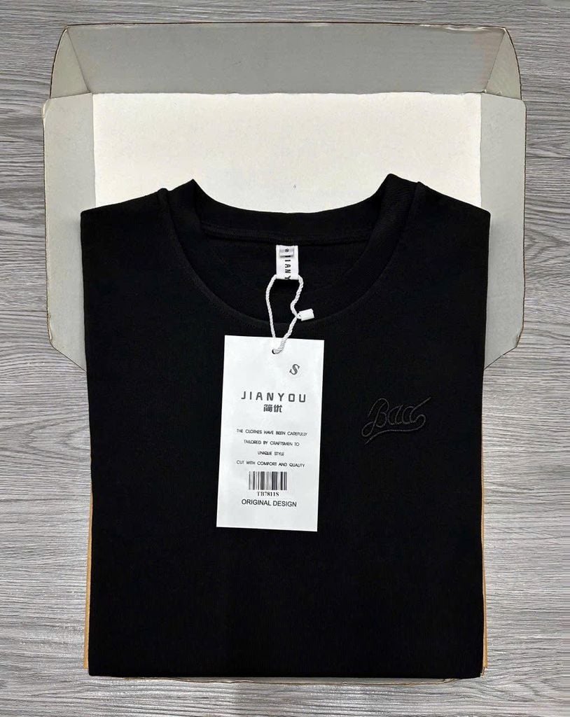 TB7811-Áo thun body thêu chữ Đen