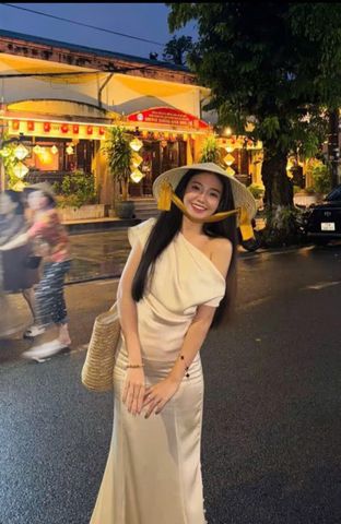 VRA0442-Áo Lụa lệch vai Kem (áo lẻ)