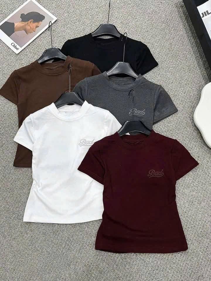 TB7811-Áo thun body thêu chữ Đen