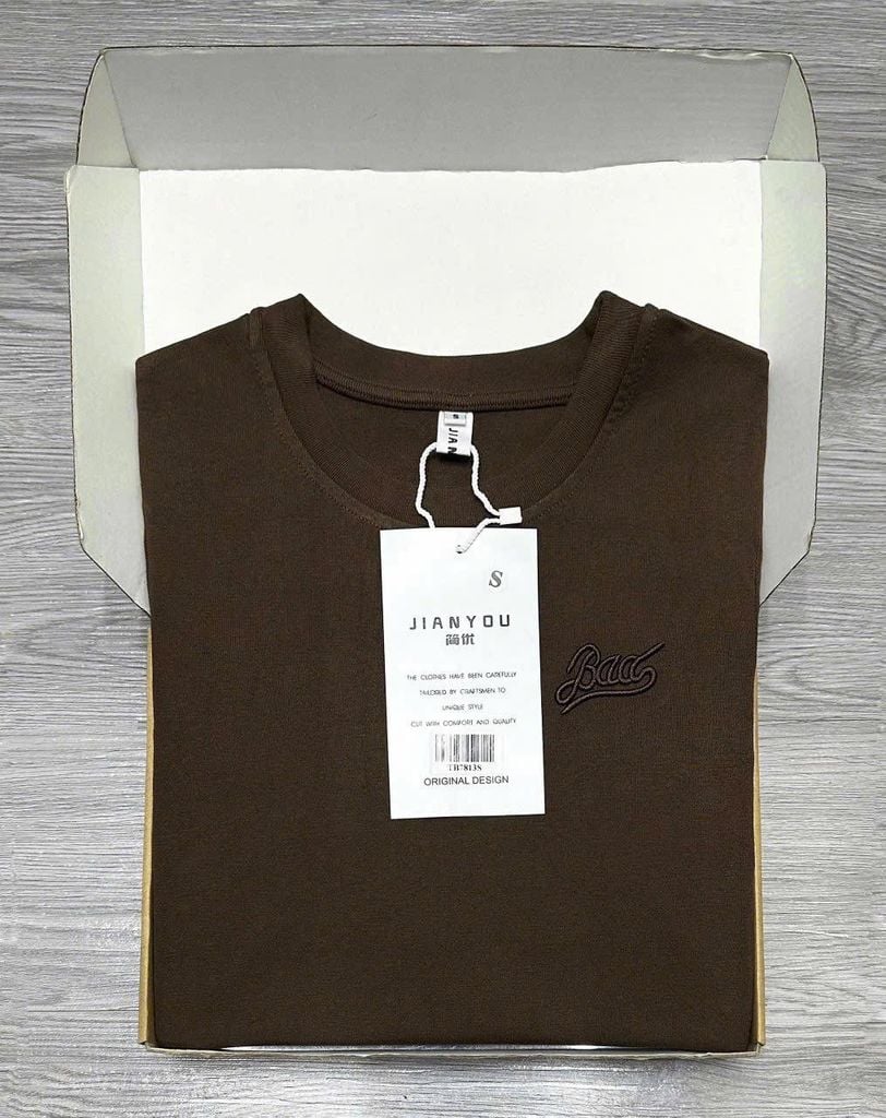 TB7813-Áo thun body thêu chữ Nâu