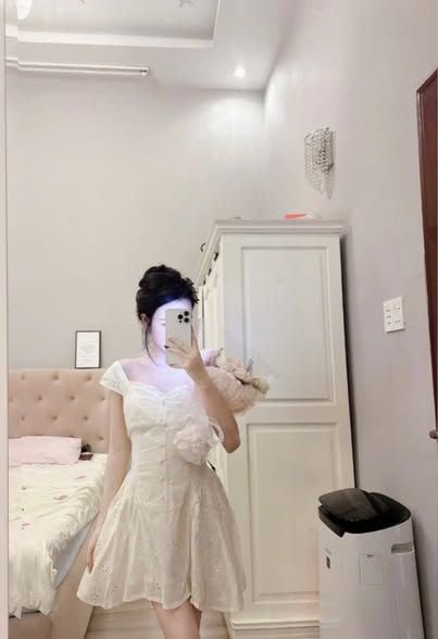 VGU9795 ĐẦM HOA THÊU NÚT BỌC (KEM)