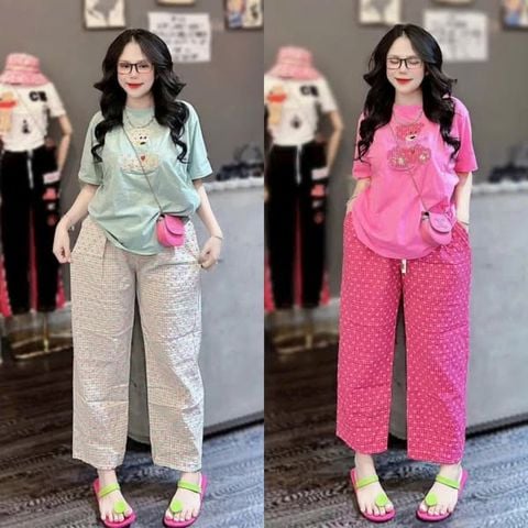 VGU9768-Set áo thêu chữ, quần caro họa tiết tim Hồng