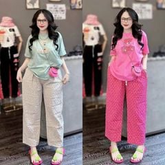 VGU9768-Set áo thêu chữ, quần caro họa tiết tim Hồng