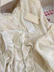 VGU9795 ĐẦM HOA THÊU NÚT BỌC (KEM)