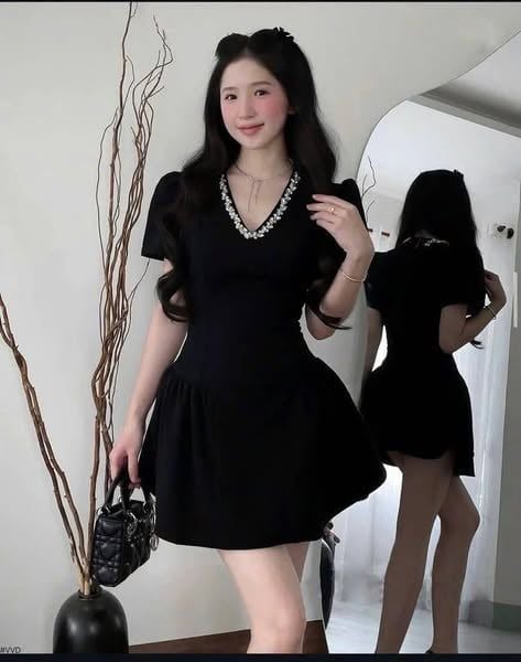 TQ1743-Đầm cổ V viền đính đá Kem