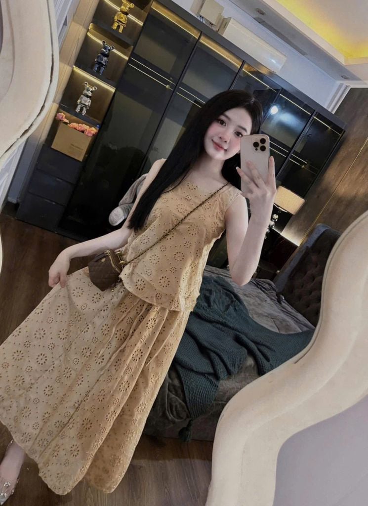 VGU9854-Set thêu hoa lỗ áo 2 dây cột nơ, CV dài Hồng