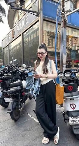 VGU9844-Set áo len sát nách, quần dài Đen (áo nâu)