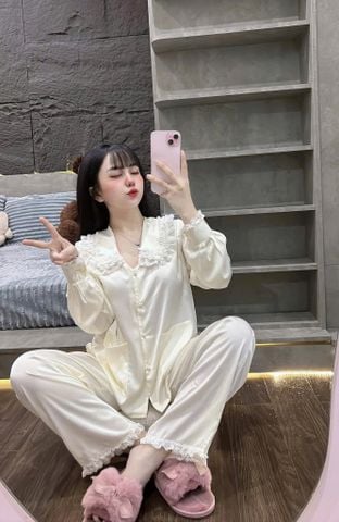 TQ4097-Set lụa áo cổ phối viền ren, quần dài Kem