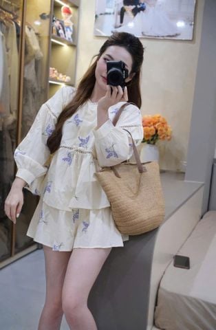 TQ4101-Set áo kiểu cổ phối ren tròn, quần short Kem