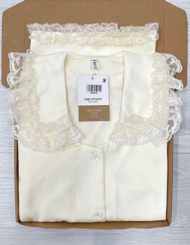 TQ4097-Set lụa áo cổ phối viền ren, quần dài Kem